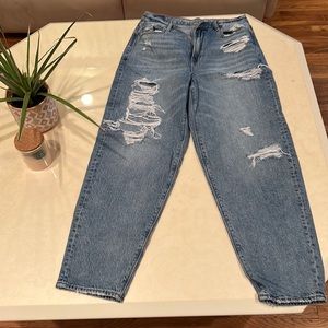 American Eagle Mom Ripped Jeans; Size 4